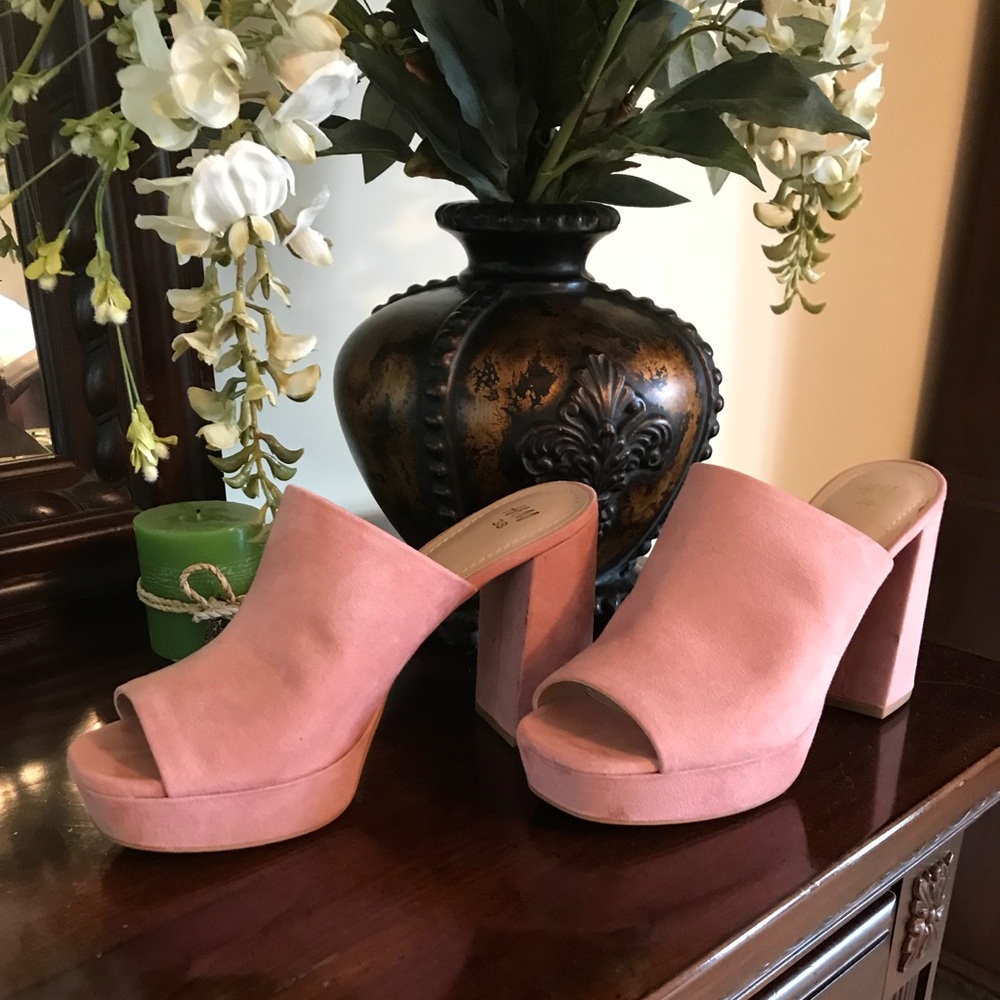 Dusty pink clogs